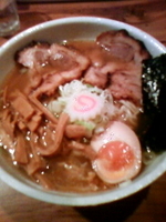 「特撰醤油老麺（大盛）」@ジョニーヌードルの写真