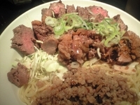 「牛ステーキ脂そば1200円+神亀」@背脂醤油 のあの写真