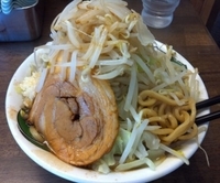 「雷そば（中）ヤサイ，ニンニク 700円」@雷 北松戸本店の写真