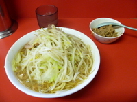 「小ラーメン（ニンニク）　６５０円＋崩し豚（カレー味）　５０円」@ラーメン二郎 茨城守谷店の写真