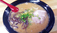 「豚骨ラ−メン700円（ハリガネ）＋替え玉100円（バリカタ）」@豚骨ラーメン 新井商店の写真