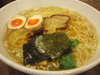 「塩らーめん　特盛り　+ 味玉」@らーめん うさぎやの写真