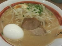 「とんこつ味噌らぁめん（ゆで玉子サービス）680円」@生粋 博多らぁめんふくちゃん 築地総本店の写真