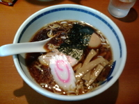 「醤油ラーメン＋味玉（８９０円）」@たけちゃんにぼしらーめん 調布店の写真