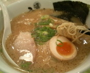 「品川キッチン限定醤油ラーメン750円」@塩らーめん ひるがおEX 品川キッチンの写真