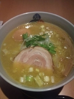 「塩らーめん 白湯（大人の燻製玉子入り） 980円」@塩逸品 五代目けいすけ 本店の写真