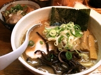 「鶏白湯魚介ラーメン＋セットD（炙りチャーシューご飯）」@麺や 福一の写真