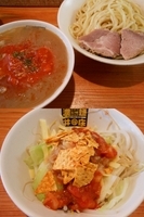 「辛辛濃菜つけ麺(ﾚﾀｽとｻﾙｻｿｰｽ･特製ﾊﾗﾍﾟｰﾆｮﾗｰ油)」@濃菜麺 井の庄の写真