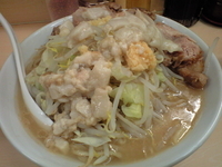 「ラーメン（700円）＋生卵（50円）」@自家製ラーメン 大者の写真