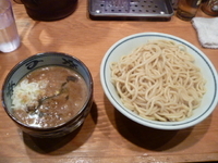 「濃厚煮干しつけ麺　大盛（３６０ｇ）　７８０円＋玉ねぎ　５０円」@月と鼈の写真