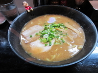 「濃厚豚骨魚介そば（醤油）」@麺屋33の写真