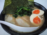 「チャーシュー麺（800円）＋味玉（クーポン）」@横浜ラーメン 一家の写真