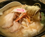 「豚骨醤油700円+タンメン野菜150円+替え玉100円」@TOKYO 豚骨 BASE MADE by 博多一風堂 ecute品川サウス店の写真