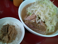 「少なめブタラーメン ヤサイ ニンニク少し ニンニク･ぶためし」@ラーメン二郎 相模大野店の写真