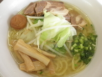 「塩ラーメン　「500円」（ﾗﾝﾁｻｰﾋﾞｽ価格）」@三蔵の写真