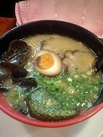 「とんこつ醤油ラーメン(細麺 バリカタ)+替玉(細麺ハリガネ)」@伊都屋 大宮東口店の写真