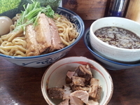 「特製つけ麺＋乱切りチャーシュー」@中華そば 旋の写真