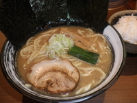 「ラーメン（６８０円）中盛（０円）サービスライス・にんにく」@麺家 ぶらいとんの写真