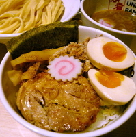 「アンダーグラウン丼 350円 + つけめん 濃厚Ｍ 800円」@TOKYO UNDER GROUND RAMEN 頑者の写真