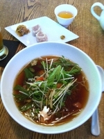 「麺セット（醤油味　旬野菜の椒麻ソース和えつゆそば）」@広東名菜 福鼓楼の写真