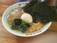 「ラーメン(薄味)+味玉」@六角家 六角橋本店の写真
