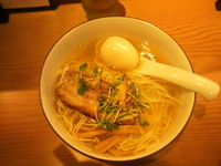 「味玉和塩らぁ麺780円+餃子300円」@麺や ひだまりの写真