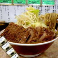 「らーめん（小）豚一本 1,000円（やさい増し増し）」@肉汁らーめん 公 kimiの写真