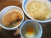「つけめん　７５０円　＋　生卵　５０円」@燦燦斗の写真