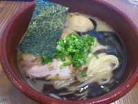 「味玉鶏白そば（黒） ￥780」@麺屋たつみ 喜心 狭山店の写真