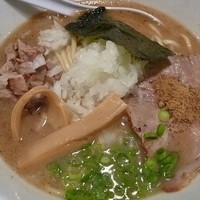 「濃厚鶏太そば」@鶏そば専門店 前略。まるきゅうの写真