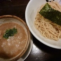 「鶏塩つけそば」@鶏そば専門店 前略。まるきゅうの写真