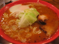 「レッチリらー麺＋半熟玉子（クーポン）」@らー麺屋台 骨のzuiの写真