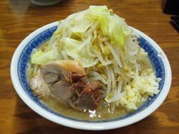 「ラーメン小（250g）680円（ヤサイちょい増し・ニンニク）」@らーめん豚喜 川口店の写真