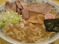 「中華そば（700円）＋半チャーシュー（150円）」@くり山の写真