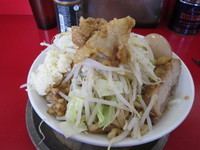 「ラーメン中(ヤサイ・ニンニク・アブラ)700円、魚粉50円」@ジャンクガレッジ 東大宮店の写真
