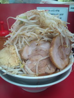 「ラーメン（ヤサイマシ・ニンニクマシ）」@ラーメン豚塾の写真