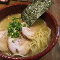 「チャーシュー鶏白そば・白　880円」@麺屋たつみ 喜心 狭山店の写真