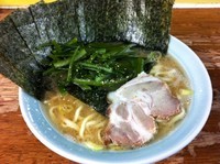 「ラーメン＋茎ワカメ＋のり増し（600円＋100円＋100円）」@まこと家の写真