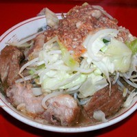「ブタ入り（750円）＋ニンニク少な目・アブラ」@ラーメン二郎 府中店の写真