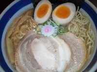 「【夜限定】本枯れ鰹 醤油らー麺　大盛」@東京駅 斑鳩の写真