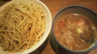 「辛つけ麺(特盛) 880円+半肉 150円」@つけめん 蕾の写真