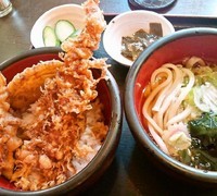 「花天丼定食(花天丼・うどん・煮物・お新香)680円」@手づくりうどん 七味家の写真