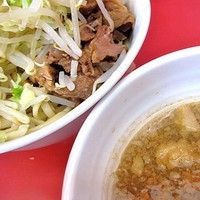 「小豚入り+つけ麺（ヤサイニンニク）　900円」@ラーメン二郎 小岩店の写真