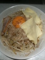 「チーズまぜそば（醤油）＋ヤサイ＋ニンニク＋アブラ」@麺処 MAZERU 代々木店の写真