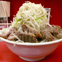 「ぶた入り大盛ラーメン 850円（麺かため・野菜多め）」@ラーメン二郎 松戸駅前店の写真