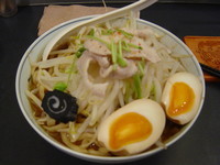 「ラーメン小650円 + 味玉100円」@らーめん 七琉門の写真