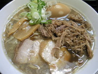 「極肉煮干しラーメン（黒）」@極肉煮干あかこっこの写真