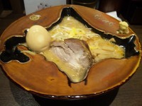 「極上渡り蟹の味噌らーめん 味玉入り ￥950」@蟹専門 けいすけ 北の章の写真