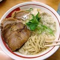 「【限定】２色&２種のワンタンチャーシュー麺　1,200円」@MENYA 食い味の道有楽の写真