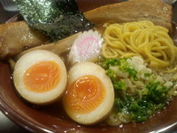 「なが田流魚介醤油らーめん＋チャーシュー＋味玉」@らーめんなが田の写真